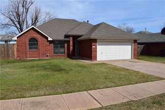 1205 NE 8th St, Moore, OK 73160