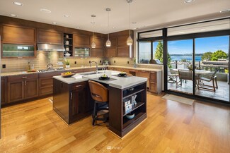 6320 Lakeview Dr Unit 301, Kirkland, WA 98033