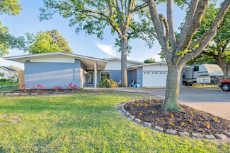 138 Hideaway Ln E, Lindale, TX 75771