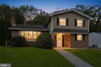 1028 Norvelt Dr, Philadelphia, PA 19115