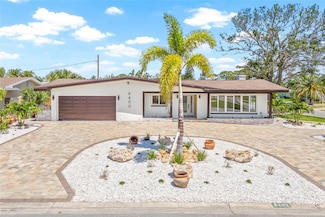 6400 Mockingbird Way S, Saint Petersburg, FL 33707