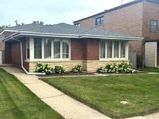 8429 Christiana Ave, Skokie, IL 60076