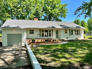 1618 SW 33rd St, Topeka, KS 66611