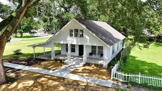 421 S Walnut St, Douglass, KS 67039