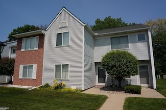68 Rosebud Ln, Mount Clemens, MI 48043