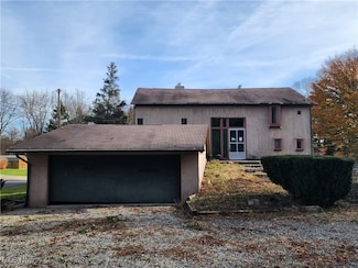 1551 Warner Rd, Hubbard, OH 44425