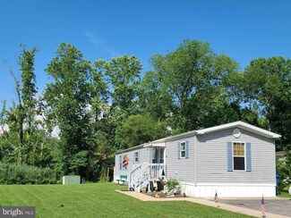 638 Newport Dr, Mullica Hill, NJ 08062