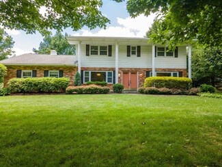 5 Vatrano Ln, Albany, NY 12211