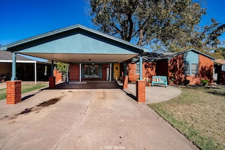 1309 Hudson Rd, Stamford, TX 79553