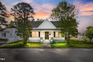 302 N Sumner St, Selma, NC 27576