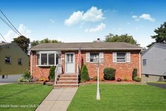 15 Wales Place, Staten Island, NY 10310