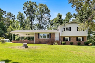 142 E Lake Dr, Laurens, SC 29360