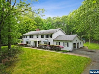 75 Woodcliff Lake Rd, Saddle River, NJ 07458