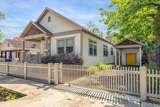 1833 Tabor St, Houston, TX 77009