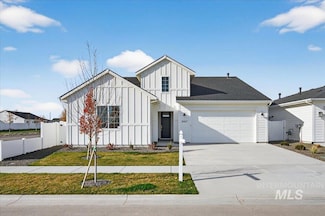 8982 W Moon River Dr, Star, ID 83669