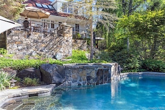 12 Bishop Park Rd, Pound Ridge, NY 10576
