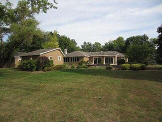 27825 W Main St, Wauconda, IL 60084