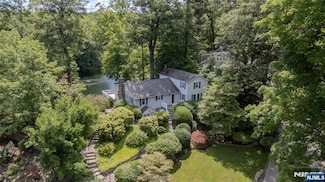 9 Ridge Rd, Bloomingdale, NJ 07403