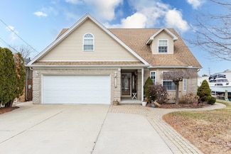 7520 Colony Dr, Clay, MI 48001