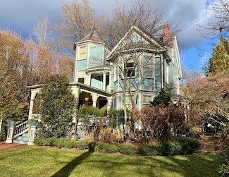 12 Brook St, Wellesley, MA 02482