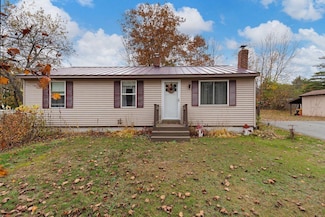 127 Barlen St, Farmington, ME 04938