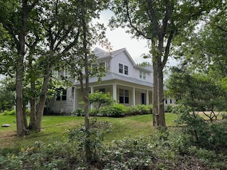 140 Pond Rd, Vineyard Haven, MA 02568