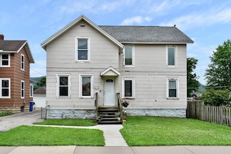 159 E 9th St, Winona, MN 55987