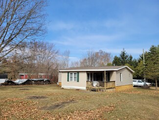 13106 Riverside Dr, Constantine, MI 49042