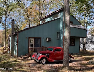 244 Surrey Dr, Hawley, PA 18428