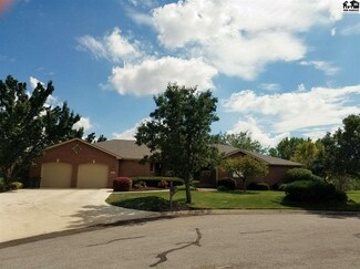701 Meadowlark Ln, Pratt, KS 67124