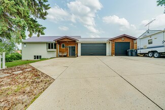 410 7th St NW, Mandan, ND 58554
