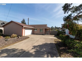 1912 18th St, Florence, OR 97439