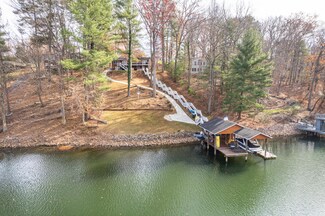 239 Hales Point Dr, Moneta, VA 24121