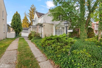 415 Lothrop Rd, Grosse Pointe Farms, MI 48236