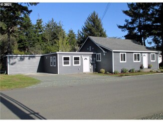 87 North Ave SE, Bandon, OR 97411