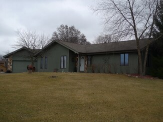2424 N Marquart Ln, McHenry, IL 60051