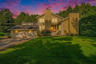 4702 Camelot Dr Unit 8, Harbor Springs, MI 49740