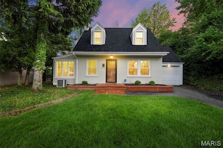 6 Stratford Ln, Saint Louis, MO 63144