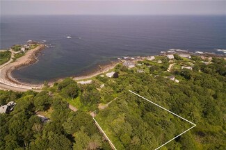 271 Shore Rd, York, ME 03909