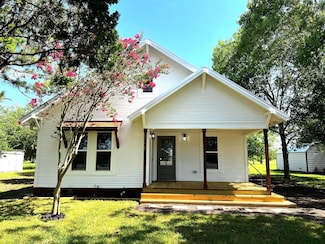 1105 Carroll Ln, La Grange, TX 78945
