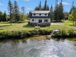 5477 Schultz Rd, Indian River, MI 49749