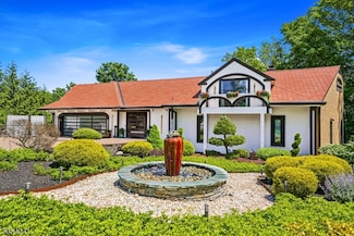 18 Fairview Dr, Caldwell, NJ 07006