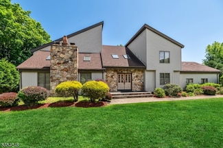 81 Columbus Ave, Totowa, NJ 07512
