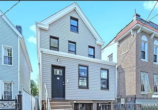 686 E 220th St, Bronx, NY 10467