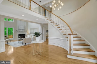 5252 Winter View Dr, Alexandria, VA 22312