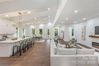 8516 Denbur Dr, Charlotte, NC 28215