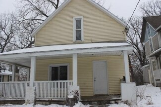3204 8th St, Des Moines, IA 50313