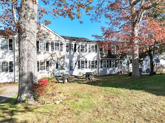 4 Lakeside Dr Unit L, Ledyard, CT 06339