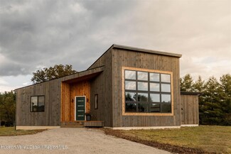 9 Hamilton Dr, Kerhonkson, NY 12446