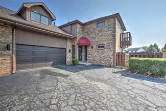 5 Tyne Ct Unit 2, Bloomington, IL 61704